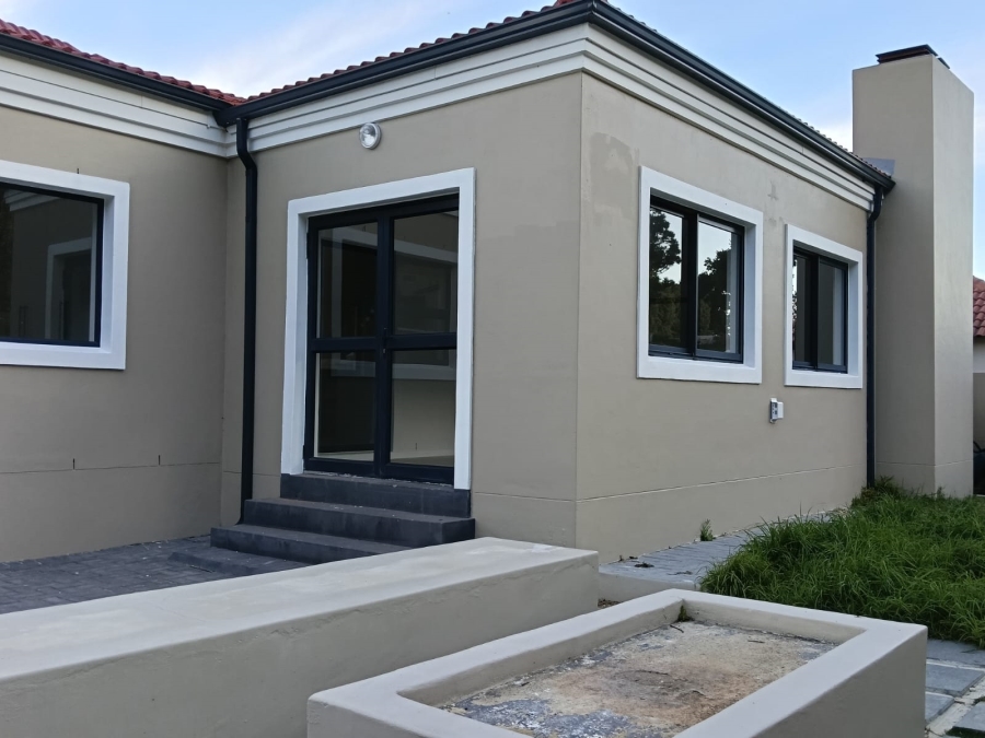 4 Bedroom Property for Sale in Berghof Western Cape